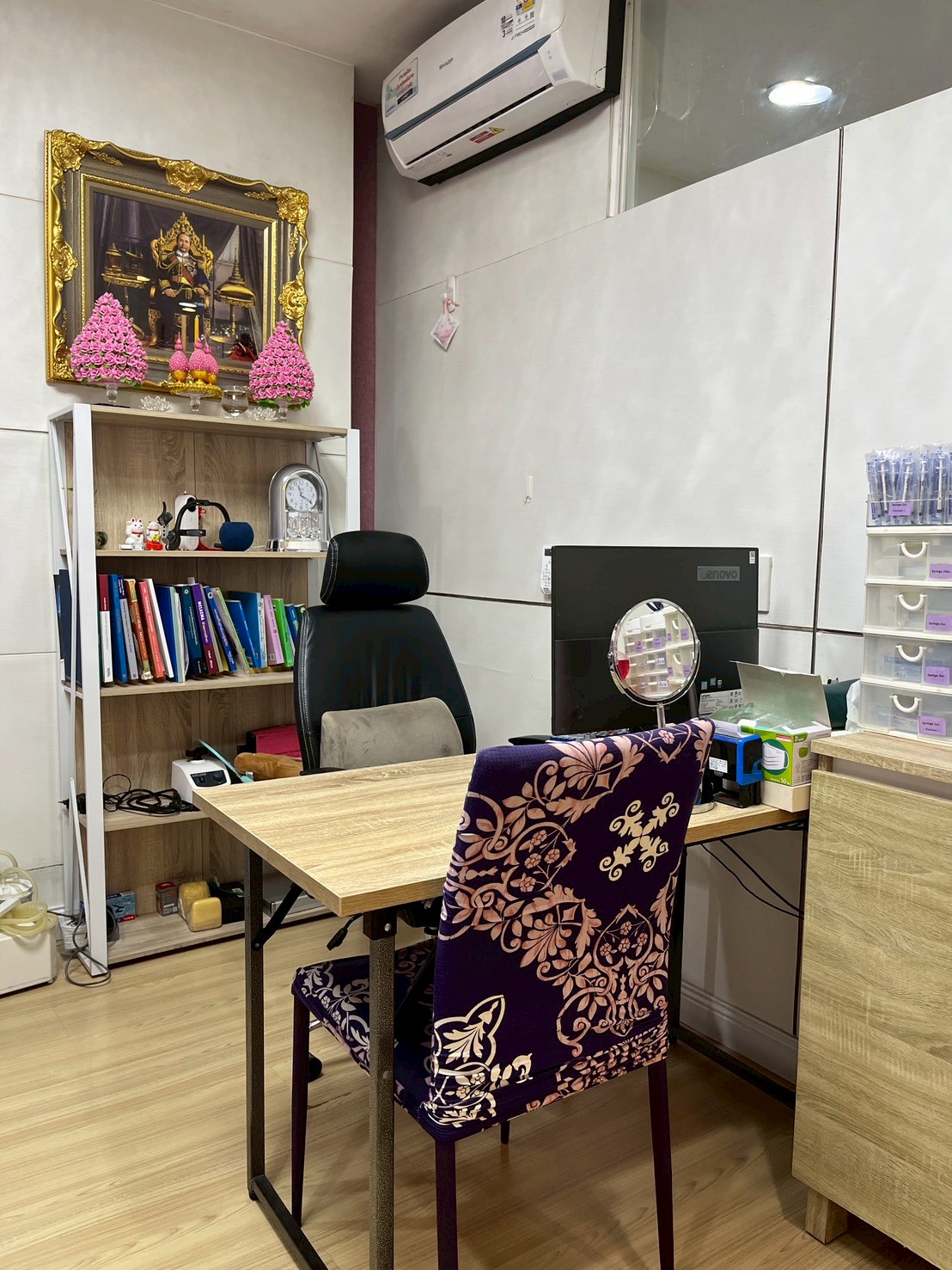 บรรยากาศภายในคลินิก เมดิควีนส์ คลินิก พัทยา